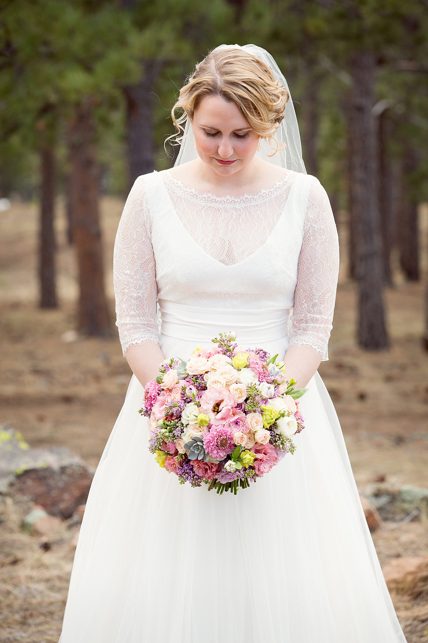 bride with a pastel bouquet
