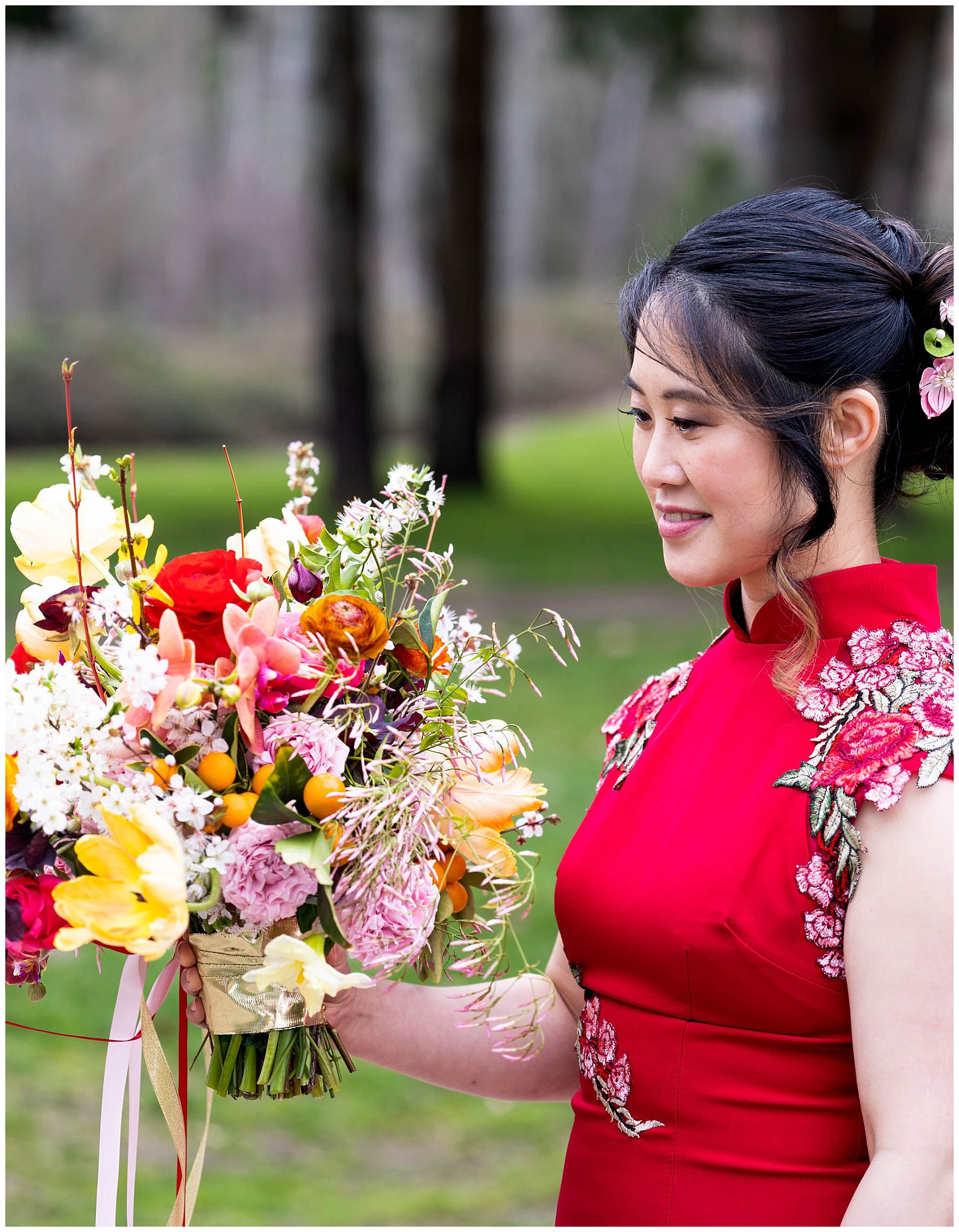 Asian bride in red Chinese wedding dress